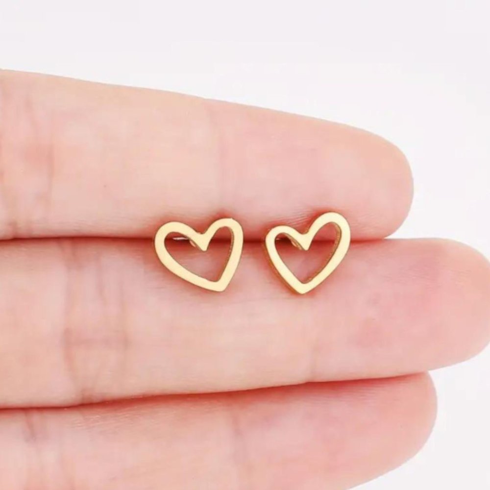 Dainty Stainless Steel Stud Earrings Simple Style Heart Shape Earrings
